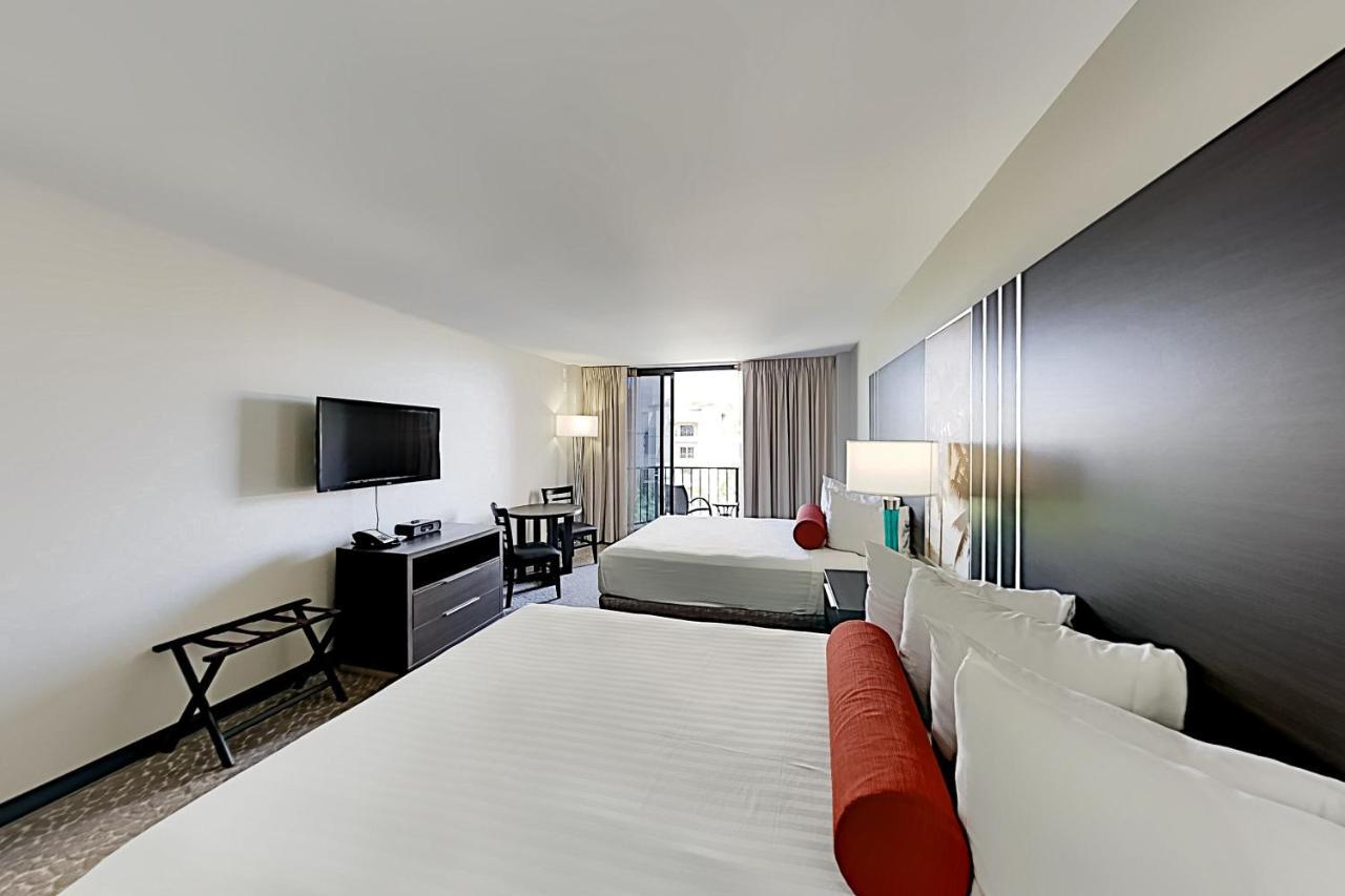 Aqua Palms Waikiki Ocean View Lanai Parking Included Daire Honolulu Dış mekan fotoğraf