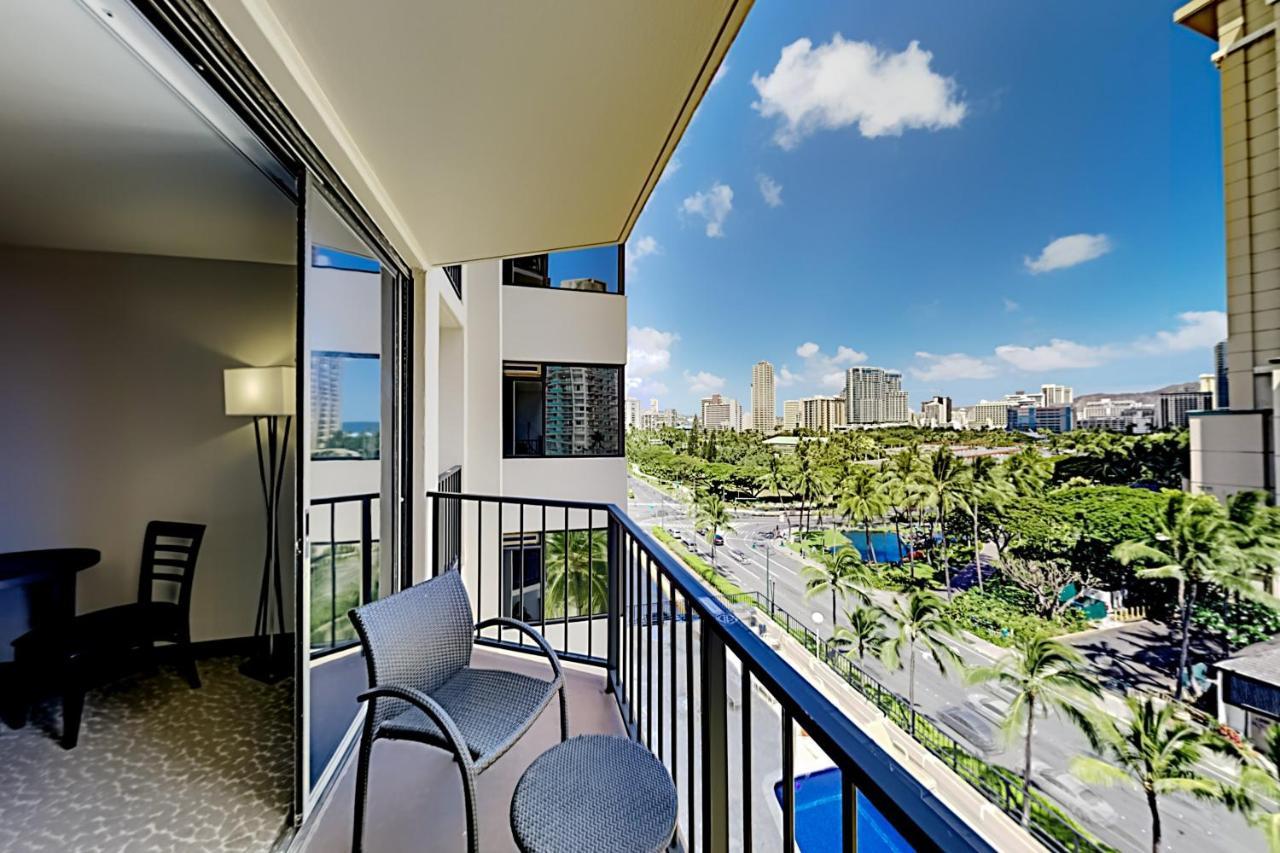 Aqua Palms Waikiki Ocean View Lanai Parking Included Daire Honolulu Dış mekan fotoğraf