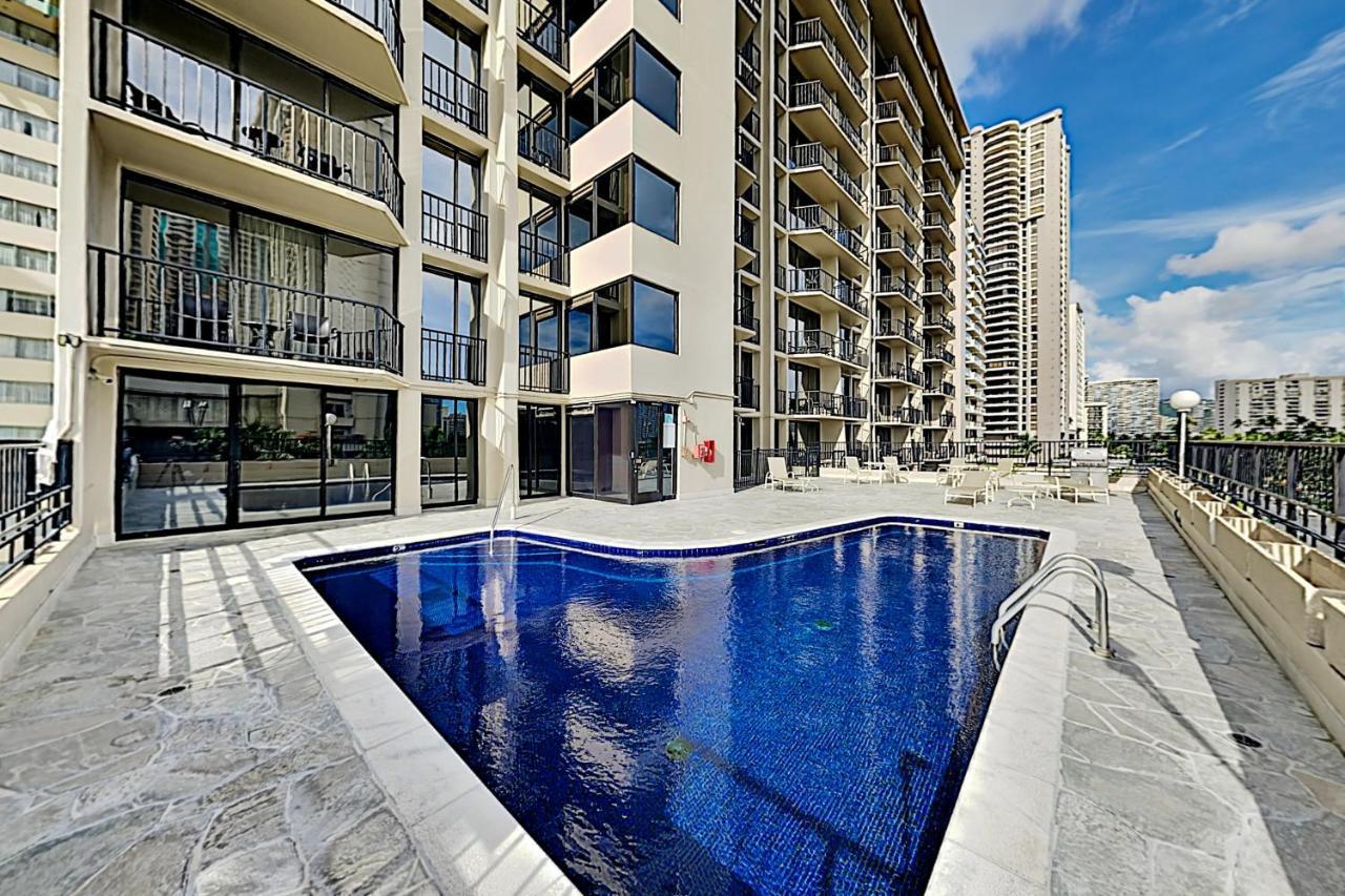 Aqua Palms Waikiki Ocean View Lanai Parking Included Daire Honolulu Dış mekan fotoğraf