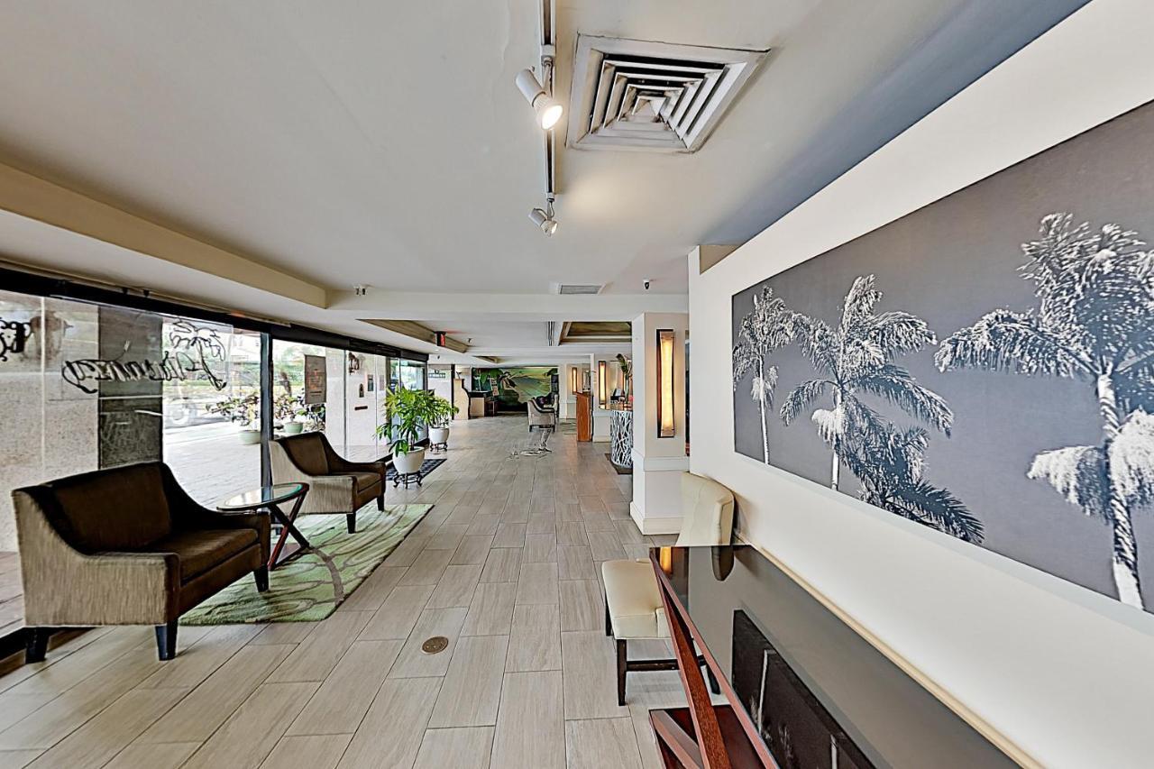 Aqua Palms Waikiki Ocean View Lanai Parking Included Daire Honolulu Dış mekan fotoğraf