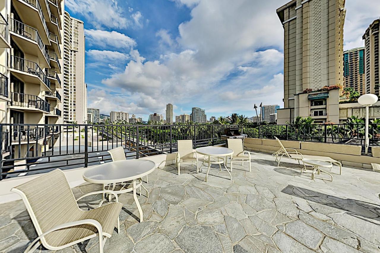 Aqua Palms Waikiki Ocean View Lanai Parking Included Daire Honolulu Dış mekan fotoğraf